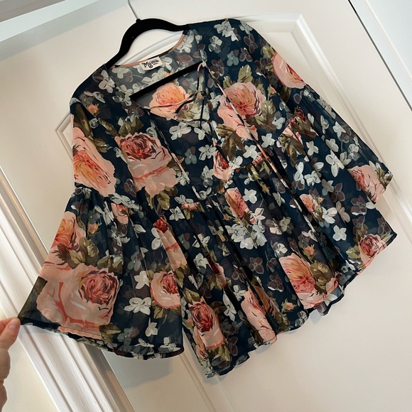 Show me your MUMU small - lace up top - Picture 6 of 8